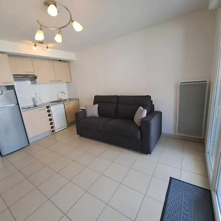 T2 Avec Terrasse, Piscine Et Parking Prive - - Fr-1-326-826