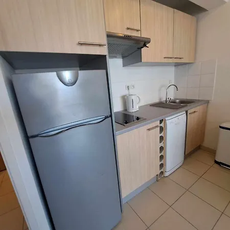 T2 Avec Terrasse, Piscine Et Parking Prive - - Fr-1-326-826 *