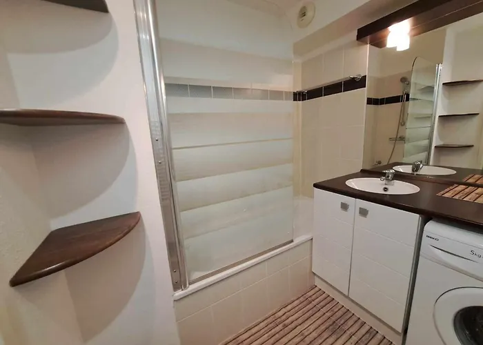 T2 Avec Terrasse, Piscine Et Parking Prive - - Fr-1-326-826