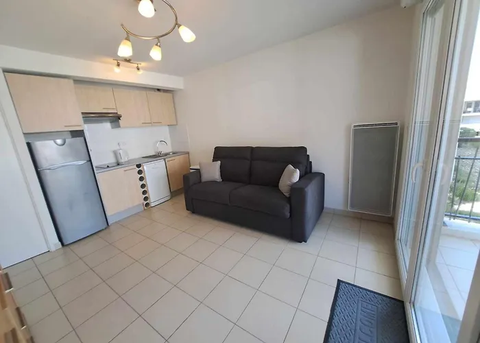 T2 Avec Terrasse, Piscine Et Parking Prive - - Fr-1-326-826