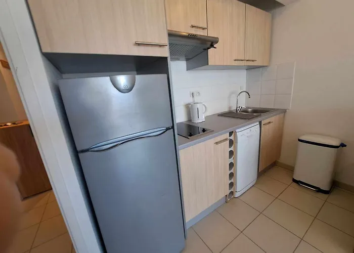 T2 Avec Terrasse, Piscine Et Parking Prive - - Fr-1-326-826 *